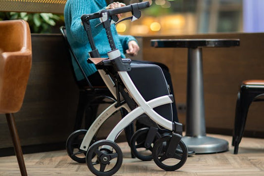 déambulateur rollator personnes âgées Medicadom Ceyrat