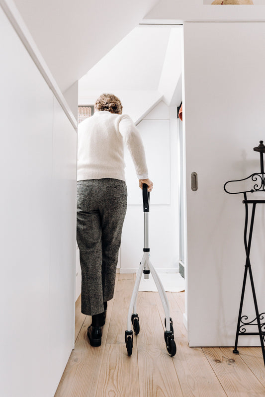 Aménager le domicile pour prévenir les chutes des seniors
